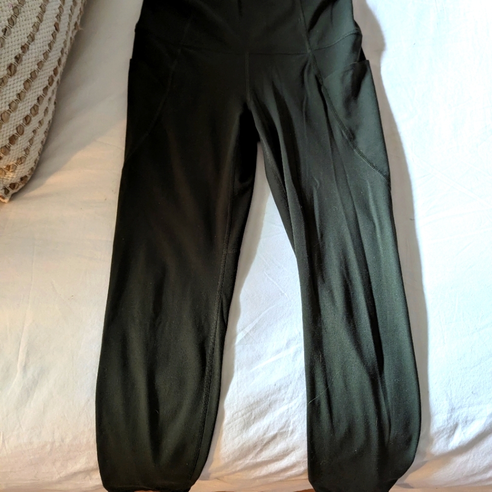 Green leggings, size L.